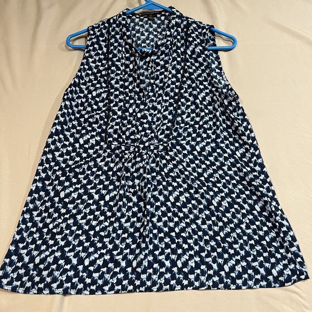 Banana Republic Navy Blue White Bird Print Pleated Tuxedo Blouse Sz S Sleeveless